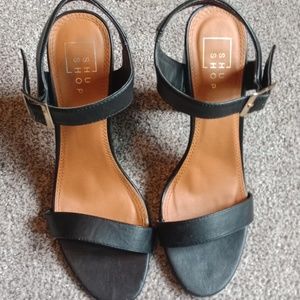 Chunky black high-heeled shoes